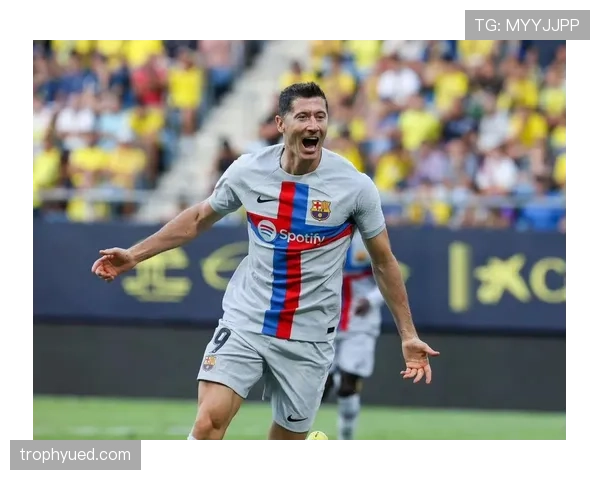 本泽马vs莱万中锋之争 进攻效率与战术适配差距在哪